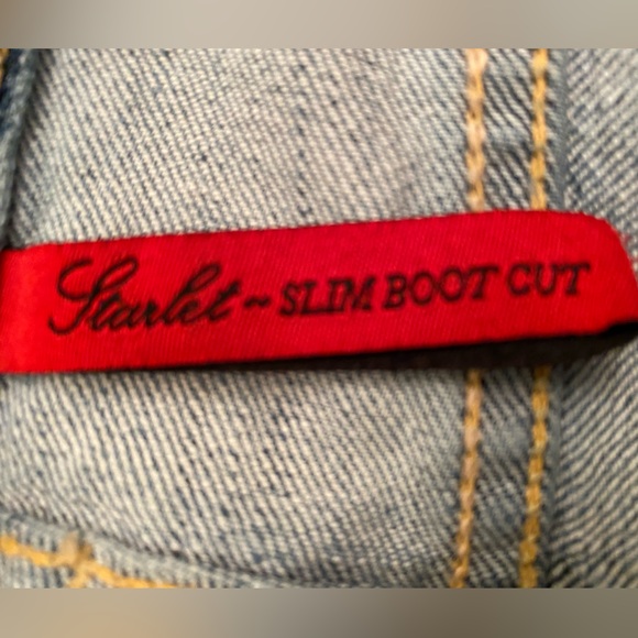Guess Women’s Size 31 Scarlet Slim Bootcut Jeans in Light Denim - Picture 7 of 12